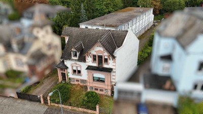 +++Ensemble aus modernisierter, historischer Villa und großem Fabrikgebäude+++