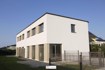 Stark reduzierter Angebotspreis! Stilvolle Doppelhaushälfte mit schönem Garten &amp; moderner Technik