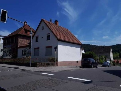 Wohnhaus mit Garten und viel Platz