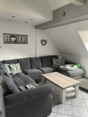 Freundliche und gepflegte 3-Zimmer-Dachgeschosswohnung mit Balkon in Essen