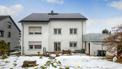 Sehr gepflegt: Vollvermietetes MFH mit 2 WE, Terrasse, Dachterrasse, Garage und PV