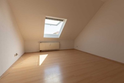 unsanierte Dachgeschoss-Wohnung