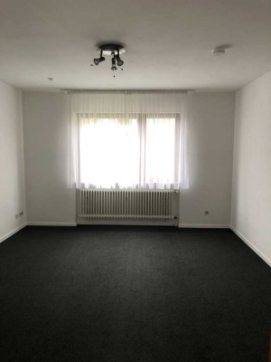 1-Zimmer-EG-Wohnung mit Küchenzeile in Stuttgart, Rohrer Höhe. Befristet auf 2 Jahre.