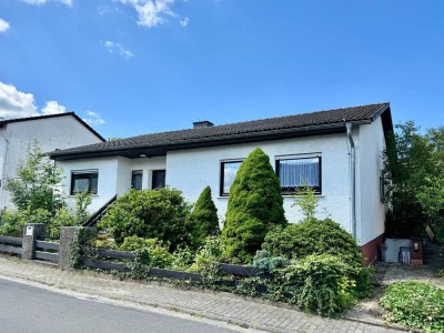 Großzügiger Bungalow mit vielen Möglichkeiten und Blick ins Grüne