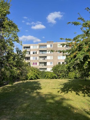Frisch renoviert! Helles Appartement mit Einbauküche, Aufzug und Balkon mit toller Aussicht