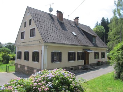 * LANDHAUS IN ABSOLUTER RUHELAGE *