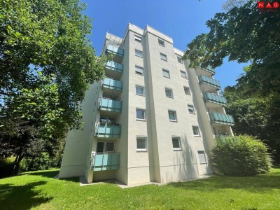 Wunderschöne 2 Zimmer Wohnung mit Balkon und Garage!