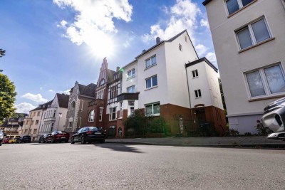 Investieren & Entwickeln - saniertes Dreifamilienhaus mit Baugrundstück und Garagenhof