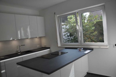 Top exklusieve Erdgeschosswohnung mit Garten, neuen Badezimmer, EBK, Glasfaser,  Wärmepumpe in 2026