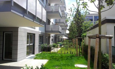 Geschmackvolle, gepflegte 2,5-Raum-Erdgeschosswohnung mit geh. Innenausstattung mit Terrasse und EBK