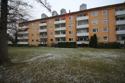 Helle 2-Raum-Wohnung mit Balkon, Südlage, mit Einbauküche in Germering