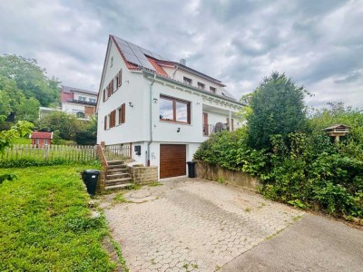 Modernisiertes Zweifamilienhaus mit tollem Ausblick und langfristiger Perspektive in gefragter Lage
