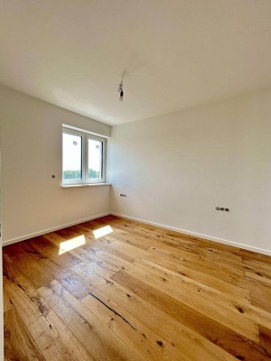Moderne Erstbezug-Wohnung mit Balkon in Mannswörth - Perfekt für Singles oder Paare!