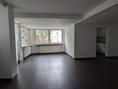3 Zimmer Wohnung sowie Terrasse und EBK