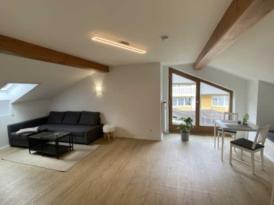 Neu möbliertes top saniertes 1- Zimmer Apartment im Dachgeschoss