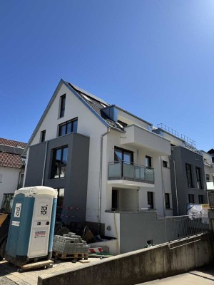Ruhige und moderne 3-Zimmerwohnung  mit sonniger Dachterrasse  im Herzen von Asperg!