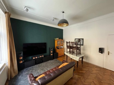 [Zwischmiete 28.8. bis 10.10.] 4-Zimmer Altbau im 9. Bezirk in ruhiger Lage warm