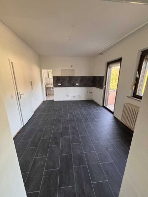 Erstbezug nach Sanierung mit Balkon: Schöne 3-Zimmer-Wohnung in Völklingen