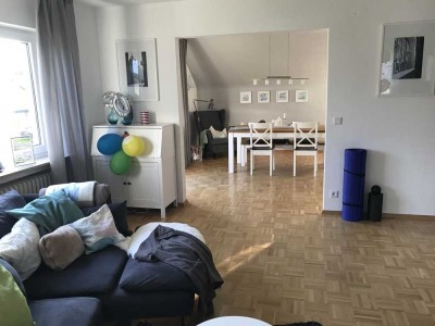 Helle, große  2,5-Zimmer Dachgeschosswohnung in Mörfelden-Walldorf