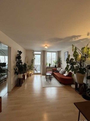 Helle und ruhige 2-Zimmer Wohnung mit Balkon zur Zwischenmiete