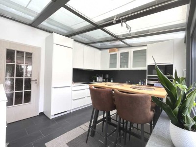 Liebevoll saniertes Reihenmittelhaus in Harleshausen mit Wintergarten, Terrasse und Gartenhaus