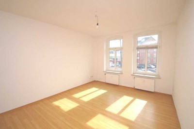 68m²-Wohnung mit großem Balkon ins Grüne!