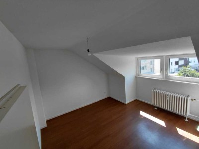 gut gelegene 2-Zimmer-Dachgeschosswohnung, zentral und ruhig