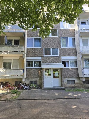 Frisch sanierte 4 Zimmer Wohnung mit Aufzug und Balkon in Niederkassel - gerne auch Jobcenter