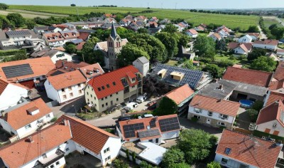 WOHNEN IM EHEMALIGEN WEINGUT RUHIGE WOHNANLAGE MIT ROMANTISCHEN INNENHOF UND BLICK INS GRÜNE