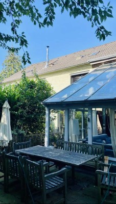 Haus mit Loft-Charakter in umgebauter Scheune auf historischer Schlossanlage