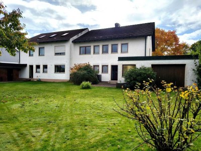 Ungewöhnliche Doppelhaushälfte auf großem Grundstück!