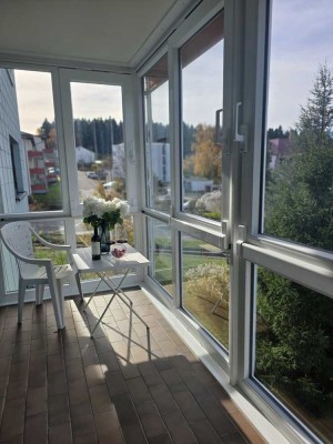 4-Zimmer-Wohnung mit Wintergarten, Garage und Aufzug und Traumaussicht auf dem Sulgen zu verkaufen