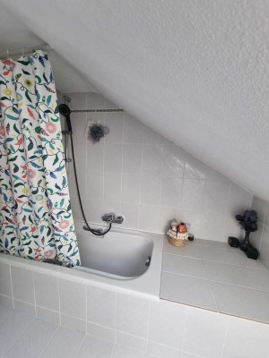 Schöne 2-Zimmer-Dachgeschosswohnung in Uttenreuth – Nähe Erlangen (Nachmietern gesucht)