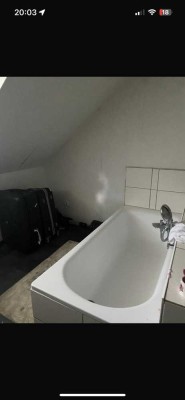 Günstige, sanierte 2,5-Zimmer-Wohnung mit EBK in Duisburg