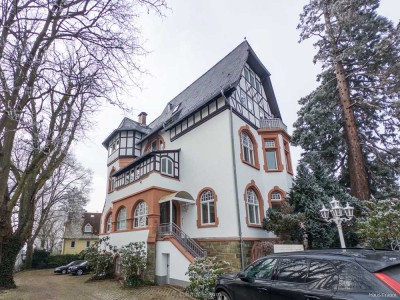 Schicke Wohnung mit hohen Decken
in einer schönen Jugendstilvilla -Innenstadt zu Fuß erreichbar