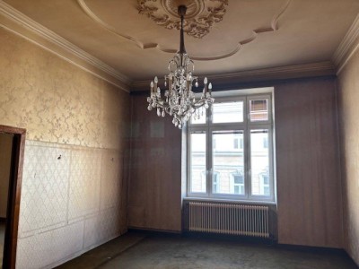 Renovierungsbedürftige Altbauwohnung in ruhiger Lage!