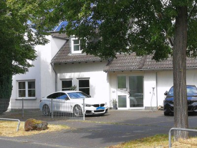 Attraktive und gepflegte 4-Raum-DG-Wohnung mit EBK in Koblenz