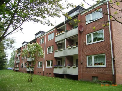 3 Zimmer Wohnung mit Laminat, Vollbad und Balkon