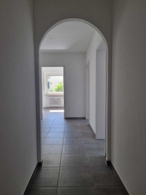 3-Raum-Erdgeschosswohnung mit kleinem Balkon in Aystetten