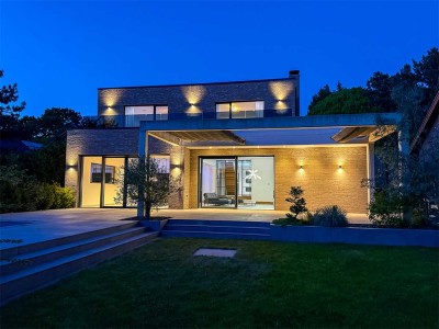 Zeitlose Architektur: Eine Villa der Extraklasse!