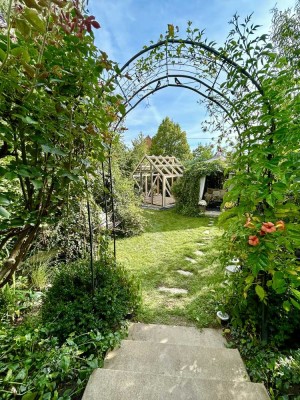 Exklusive Erdgeschosswohnung wie ein Haus – mit großem Garten & sonniger Terrasse!