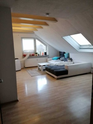 Ansprechende und gepflegte 3-Zimmer-DG-Wohnung in Dörfles-Esbach