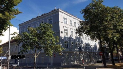 HELLE UNBEFRISTETE ALTBAUMIETE IN GRÜNLAGE !