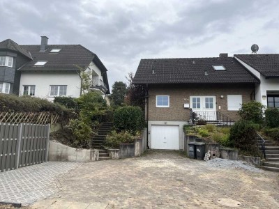 Günstiges, gepflegtes 4,5-Zimmer-Einfamilienhaus mit gehobener Innenausstattung und EBK in Burscheid