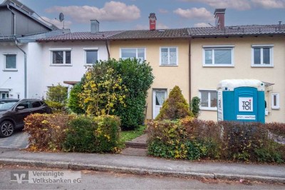 Sanierungsbedürftiges Reihenmittelhaus im Spitzholz!