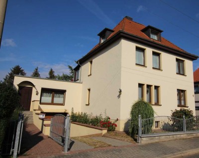 Einfamilienhaus mit Kamin auf großem Grundstück in bevorzugter Wohnlage!