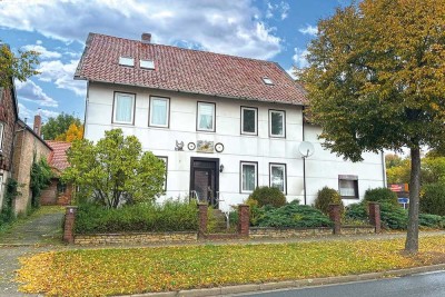 Auktion - Vierseitenhof mit 2 Wohnungen und diversen Nebengelassen