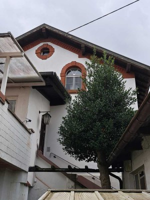 Wohnhaus mit Balkon und schönem Weitblick in ruhiger Lage von Mettlach