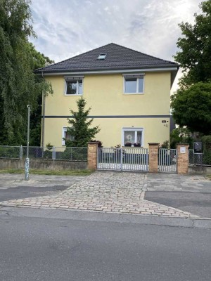 Stilvolle 4-Raum-Wohnung in Berlin Biesdorf