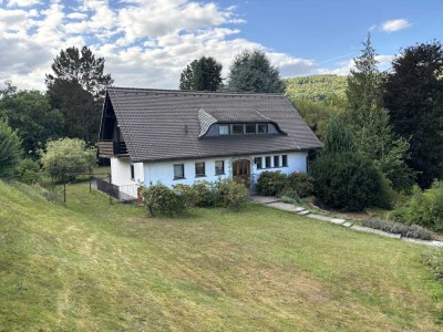 Ihr Zuhause im Grünen: Platz für Familie, Natur und Träume.